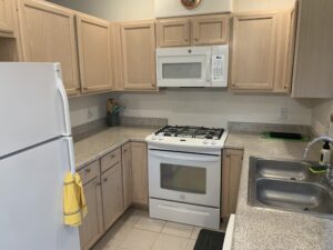 Modern kitchen with full size appliances in mid term furnished rental Cottonwood AZ